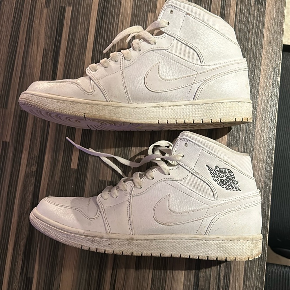 White Jordan 1 Mid size 10